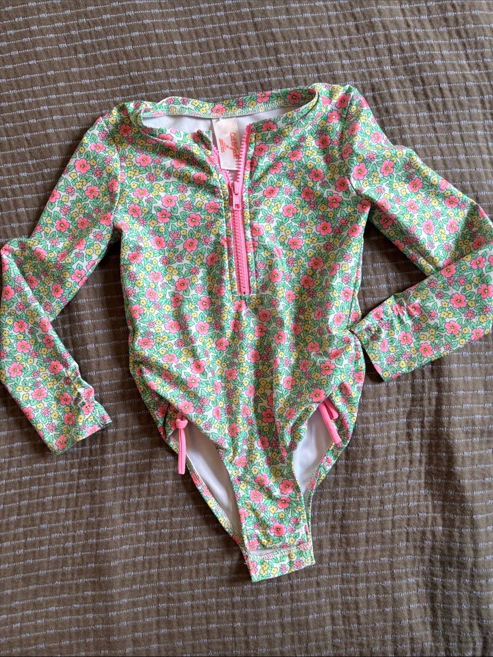 Cat & Jack Girls 5T Long Sleeve Rash Guard Swimsuit Floral Half Zip Crotch Snaps
